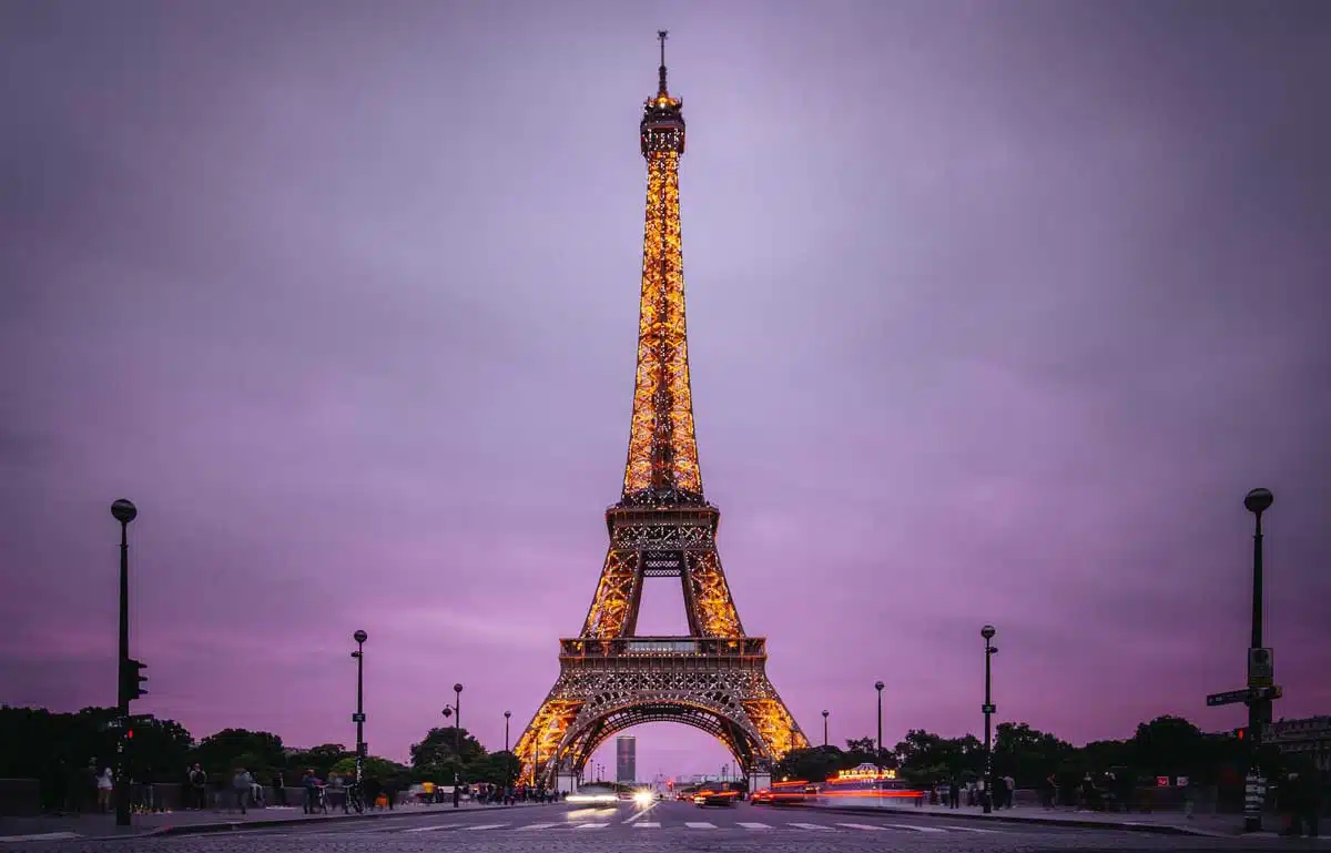  Mnara wa Eiffel wa Paris